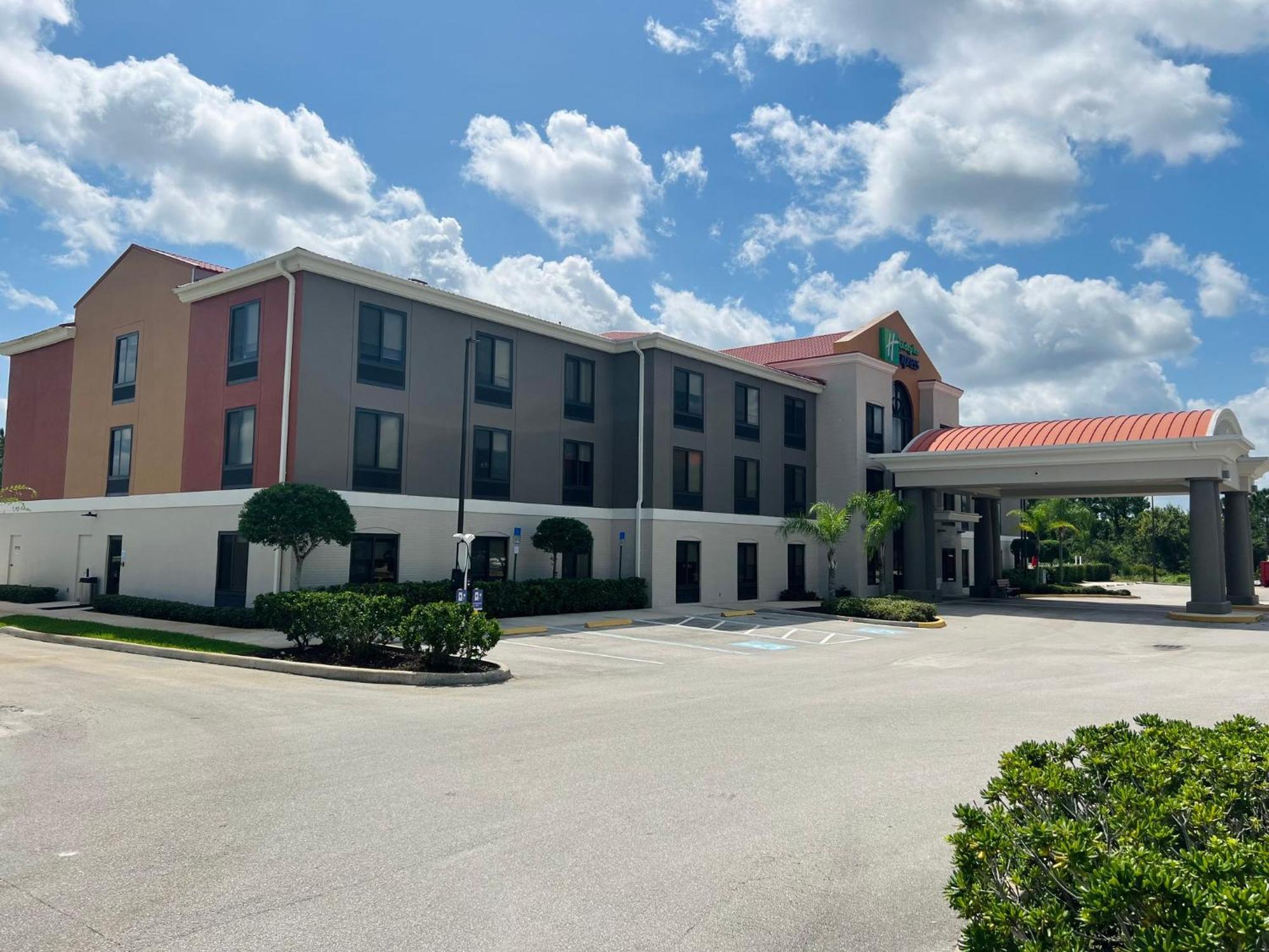 Holiday Inn Express & Suites Sebring By Ihg Buitenkant foto