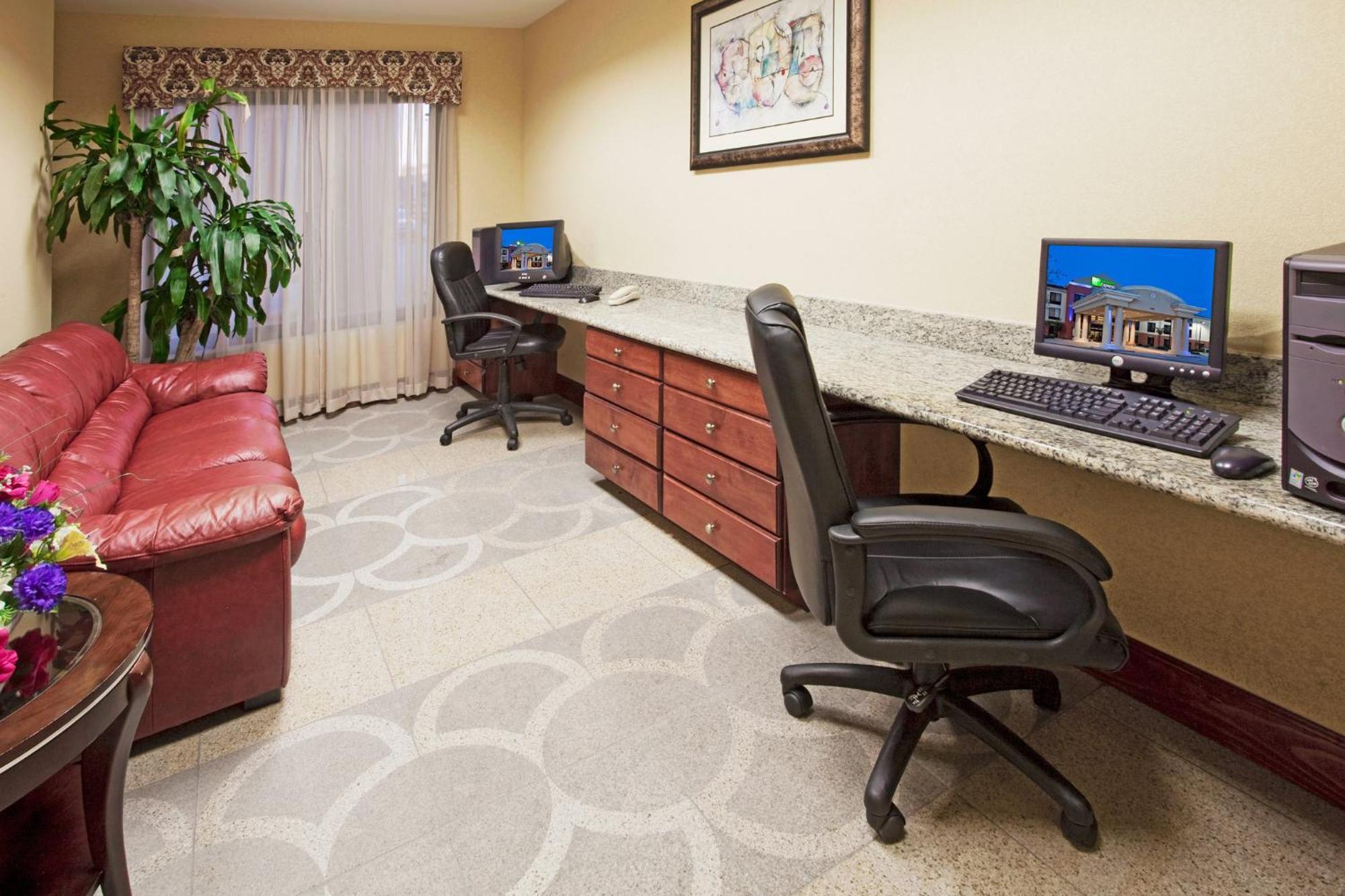 Holiday Inn Express & Suites Sebring By Ihg Buitenkant foto